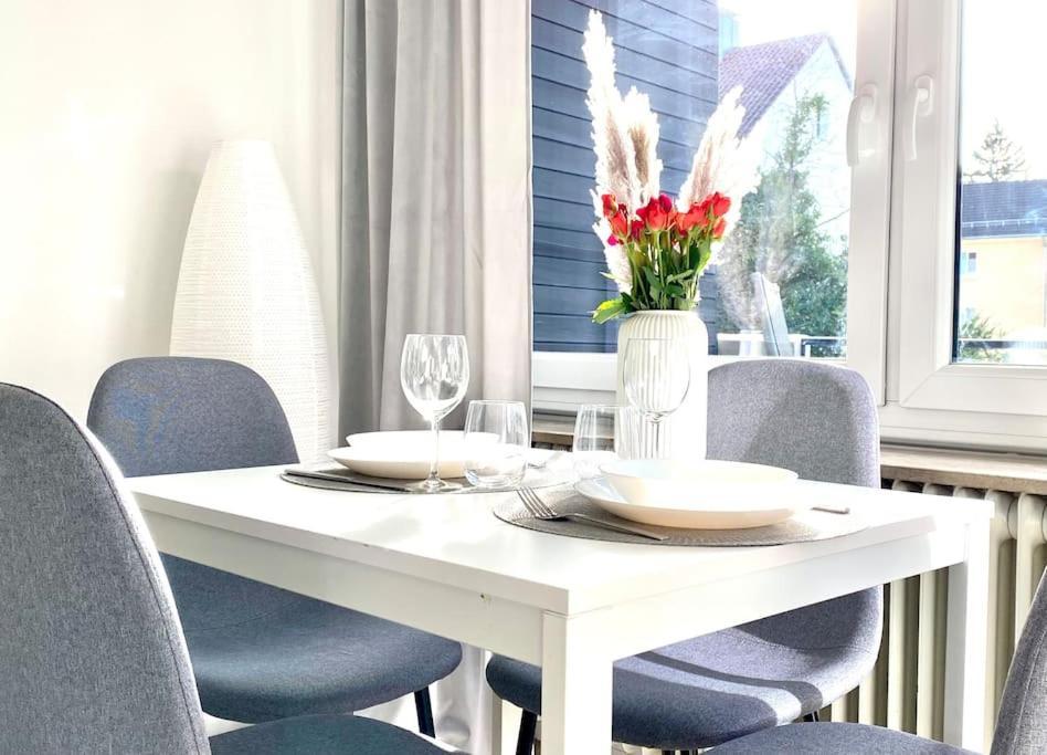 Top-Apartment Mit Parkplatz Und Balkon Reutlingen Exterior foto