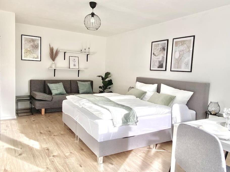 Top-Apartment Mit Parkplatz Und Balkon Reutlingen Exterior foto