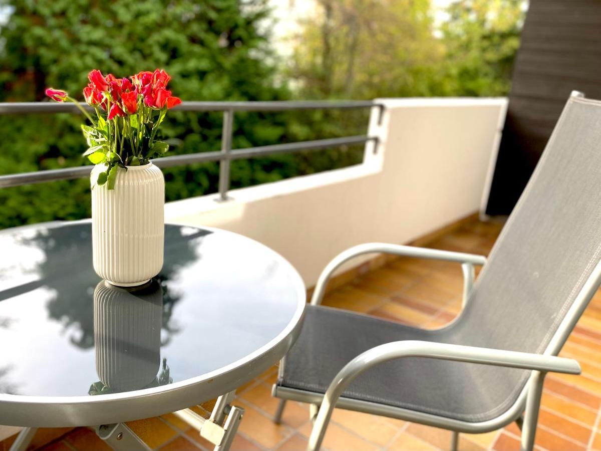 Top-Apartment Mit Parkplatz Und Balkon Reutlingen Exterior foto